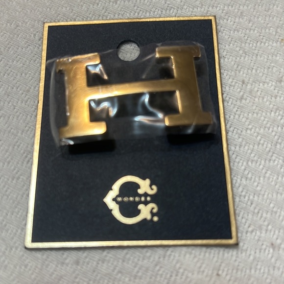 BNWT C Wonder “H” Initial Goldtone Belt Buckle - Picture 3 of 4
